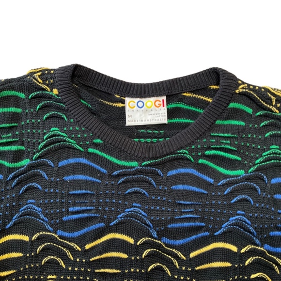 COOGI AUSTRALIA Sweater.  Size M fits like an oversized XL - Picture 2 of 4